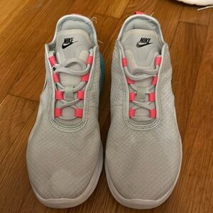 Women’s Nike air size 8